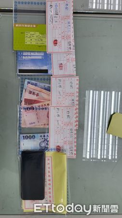 ▲陳嫌用雨傘遮臉，企圖躲避追緝。（圖／記者郭世賢翻攝）