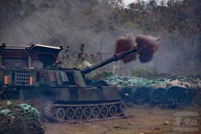 敵船登陸掩護第一線部隊作戰　M109A2自走砲實彈射擊