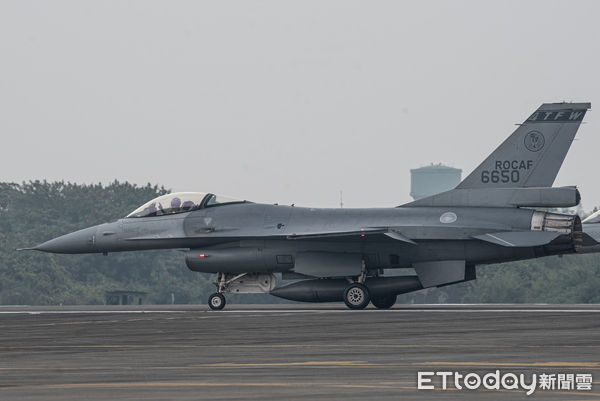 ▲國軍111年春節加強戰備，實施F-16V緊急起飛作業，編號6650。（圖／記者林敬旻攝）