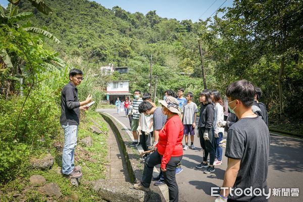 ▲螢火蟲書屋首創「菇蕈農創」 榮獲國際社會投資報酬率認證。（圖／新北市農業局提供）