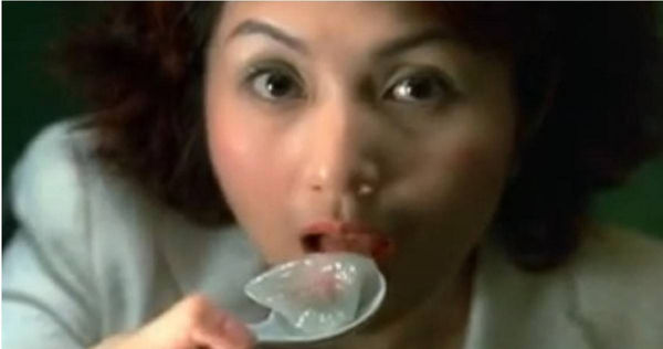 楊千樺在電影中飾演靠吃人肉餃子回春的貴婦。（圖／翻攝自YouTube）