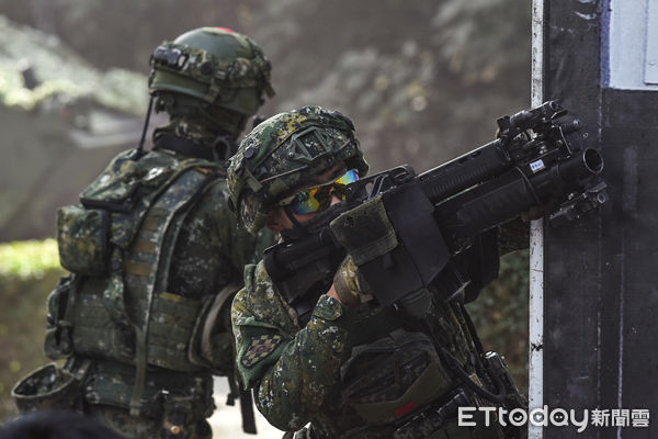 ▲國軍111年春節加強戰備，城鎮戰對抗演練。（圖／記者林敬旻攝）