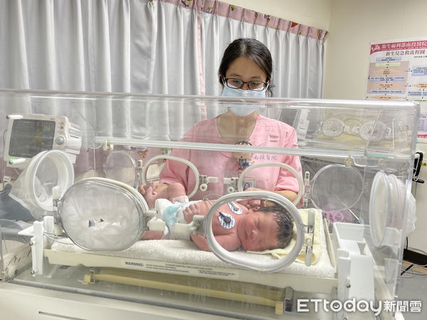 ▲南投醫院喜迎2022元旦寶寶。（圖／衛福部南投醫院提供）