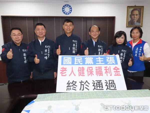 ▲國民黨台南市議會黨團開心分享，台南老人終於可以領到健保補助費1千元喜訊。（圖／記者林悅翻攝，下同）