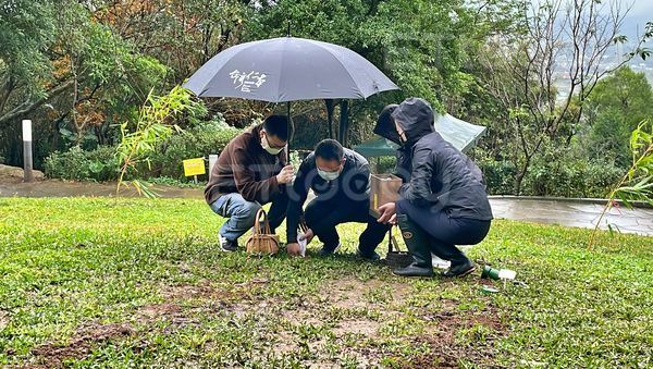 ▲陳松勇骨灰植存長眠法鼓山 追隨已故聖嚴法師相伴。（圖／記者郭世賢攝）