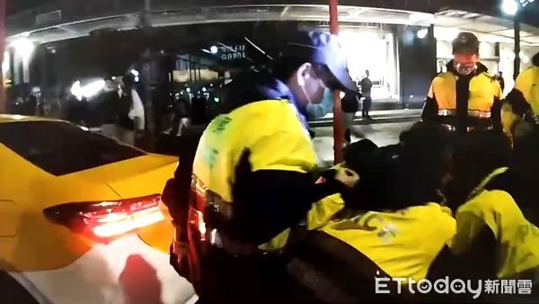 ▲台北市信義區IKON夜店6日凌晨發生店內酒客打群架事件，警方逮捕動10人到案。（圖／記者張君豪翻攝）