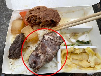 便當驚見「老鼠肉」！他嚇得不敢吃　老饕卻大讚：賺到了