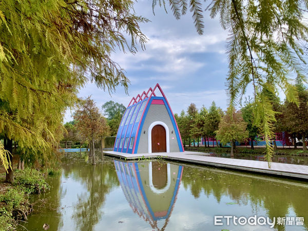 ▲雲林縣古坑珍粉紅城堡水漾森林教堂，受到嚴峻衝擊，入園遊客像斷頭式暴跌，業者休園8個月進行養護，打造小橋流水，要讓遊客彷彿置身異國風情中。（圖／記者蔡佩旻攝）