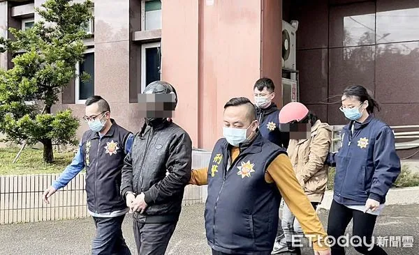 ▲龍潭警方6日下午舉辦防搶演練，據報發生搶案後攔截查獲冷姓男子與吳姓女友到案。（圖／記者沈繼昌翻攝）