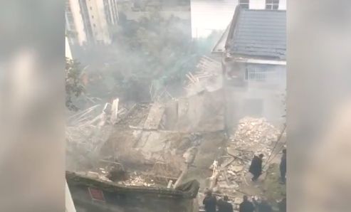 [新聞] 重慶餐廳大爆炸！20人受困、2人死亡　目