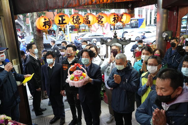 ▲▼副總統賴清德今（7日）陪同林昶佐至萬華當地禮天宮、雙福宮參香祈福。（圖／林昶佐國會辦公室提供）