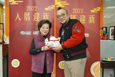 緣份就爸爸就開始！億萬導演葉天倫入厝開趴　攜陳淑芳搶攻賀歲檔