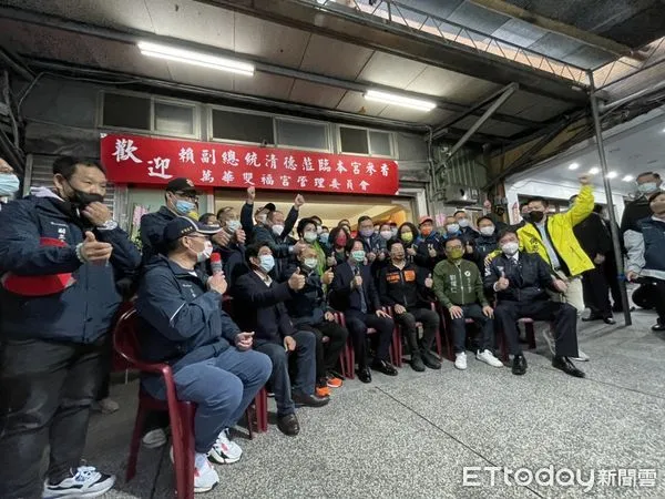 ▲▼賴清德陪同林昶佐參香祈福，環南市場自治會長林勝東也現身力挺大喊一聲讚。（圖／記者呂晏慈攝）
