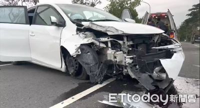 快訊／台東馬亨亨大道轎車失控自撞　一家三口1死2輕傷