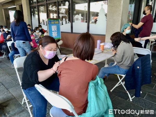 ▲▼台南市增開家樂福仁德店BNT疫苗接種站。（圖／記者林悅翻攝）