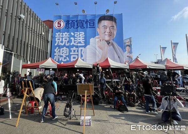 ▲▼中二選區立委補選,投票截止後大批媒體在顏寬恒競選總部前等候開票結果。（圖／記者李毓康攝）