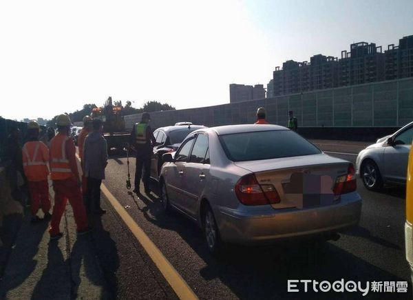 ▲國道1號中彰路段7車連環撞。（圖／國道第三公路警察大隊提供）