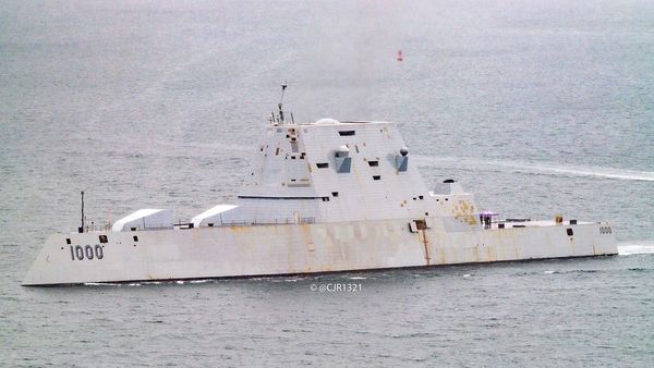 ▲▼美國海軍號稱「世界最強驅逐艦」被發現在海上生鏽。（圖／攝自cjr1321推特）