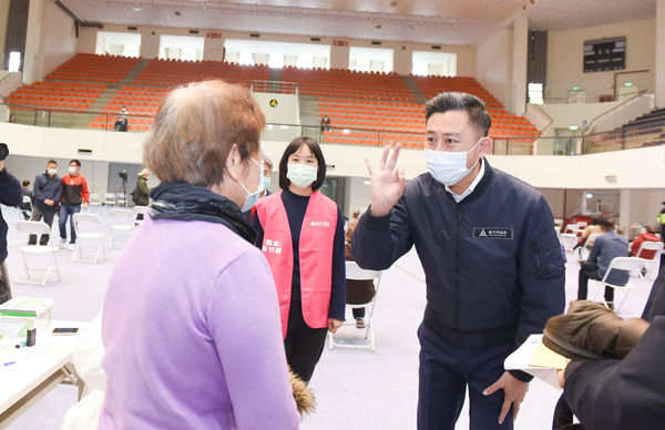 ▲新竹市長林智堅今視察疫苗站。（圖／新竹市政府提供）