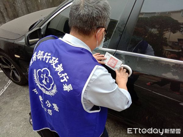 ▲執行署屏東分署查封義務人車輛            。（圖／記者陳崑福翻攝，下同）