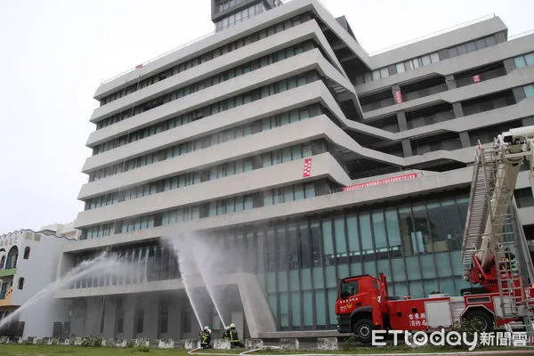 ▲台東縣消防局台東大隊111年春節期間加強火災搶救實兵演練 。（圖／記者楊漢聲翻攝）