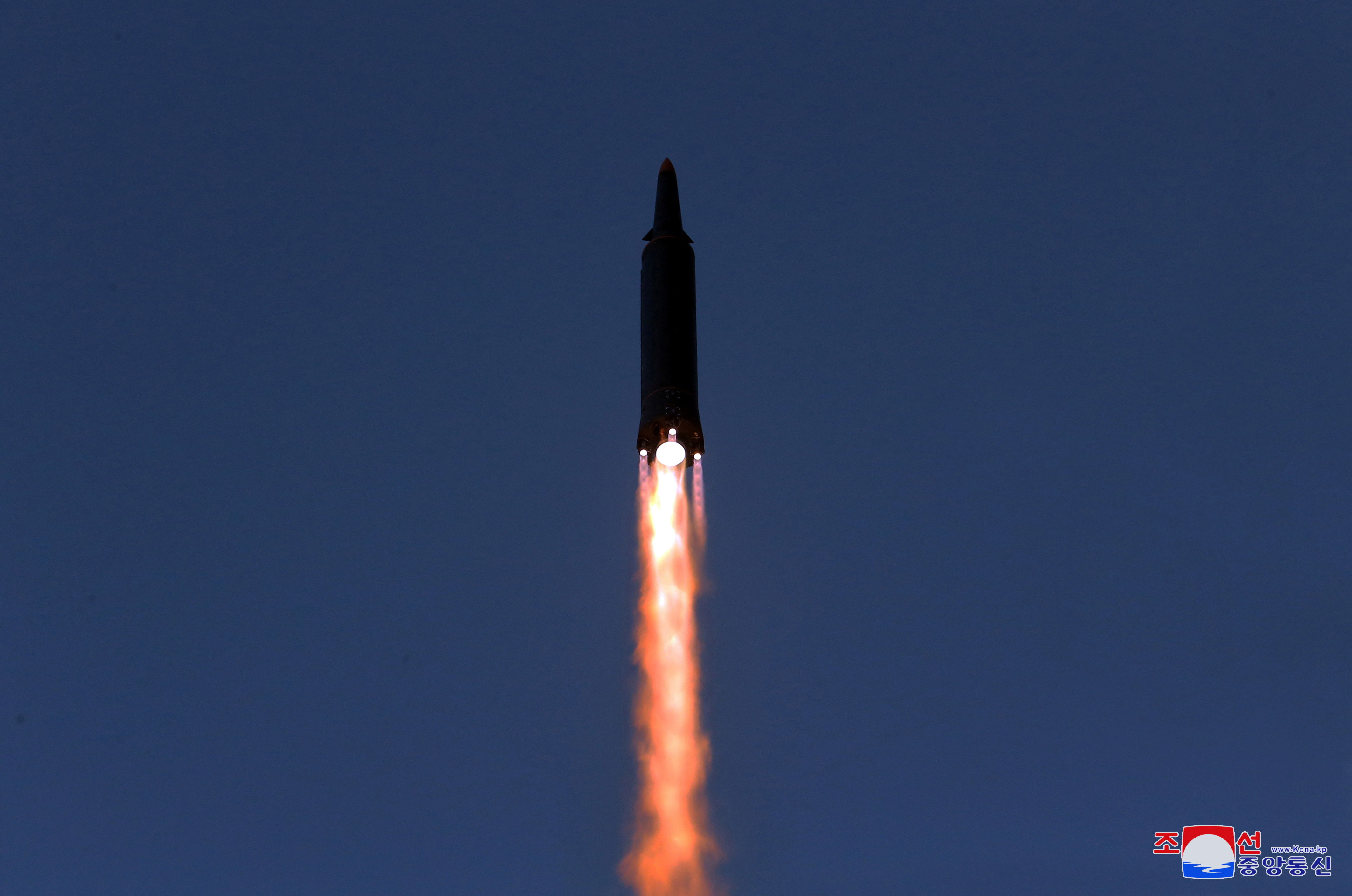 ▲▼北韓11日上午7時27分再度試射極超音速飛彈。（圖／路透社）