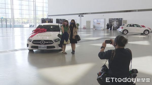 ▲新盛生技愛閃耀iShine為了感謝與犒賞全台代理商11日在高雄舉行王者再臨贏向2022尾牙活動▼             。（圖／記者鄭遠龍攝）