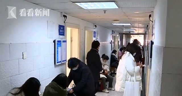 ▲▼ 7cm高跟鞋上廁所。（圖／看看新聞）