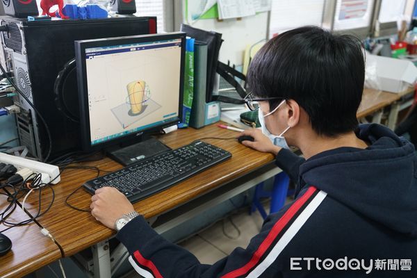 ▲「2021 SOLIDWORKS設計神人競賽」，崑山科技大學材料工程系以《列印未來》一作，於大專組中勇奪銀牌，相當不容易。（圖／記者林悅翻攝，下同）