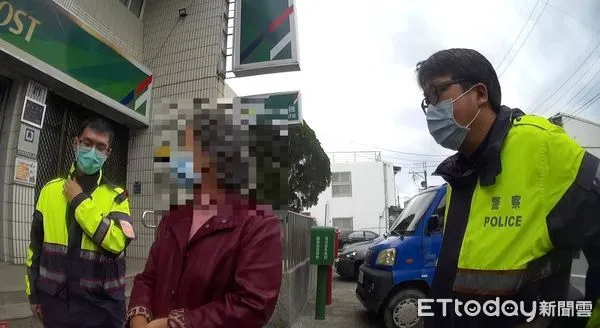 ▲成功員警及時攔阻守護七旬婦養老金。（圖／記者楊漢聲翻攝）