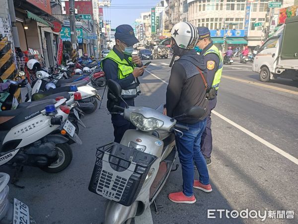 ▲東港警方加強交通違規行為            。（圖／記者陳崑福翻攝，下同）