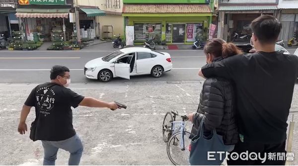 ▲枋寮警分局舉行銀行防搶演練。（圖／記者陳崑福翻攝，下同）