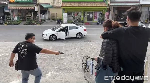 ▲枋寮警分局舉行銀行防搶演練。（圖／記者陳崑福翻攝，下同）