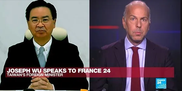 ▲▼外交部長吳釗燮13日接受外媒「法國24小時新聞台」（France 24）「專訪」（l’Entretien）節目主持人Marc Perelman視訊訪問。（圖／外交部提供）