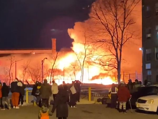 ▲▼ 紐澤西州化工廠起火。（圖／翻攝自Twitter）