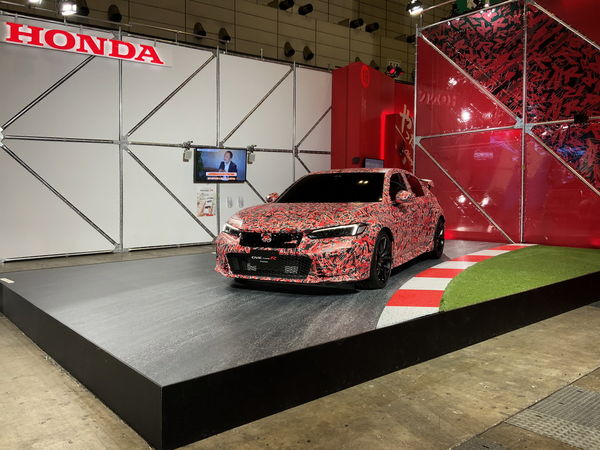 Honda全新Civic Type R偽裝車現身改裝車展　原廠加碼賽道實測影片（圖／翻攝自Honda）
