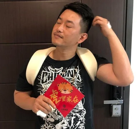 ▲▼陳柏惟謝票時不憤慎跌出車外，住院5天今出院「虎禮佳在」。（圖／陳柏惟臉書）