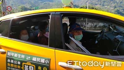 衝第3劑疫苗施打率　台中加開小黃公車免費預約搭乘至快打站