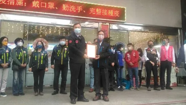 ▲桃園區2022年寒冬送暖，贈1630戶弱勢家庭生活物資。（圖／桃園區公所提供）