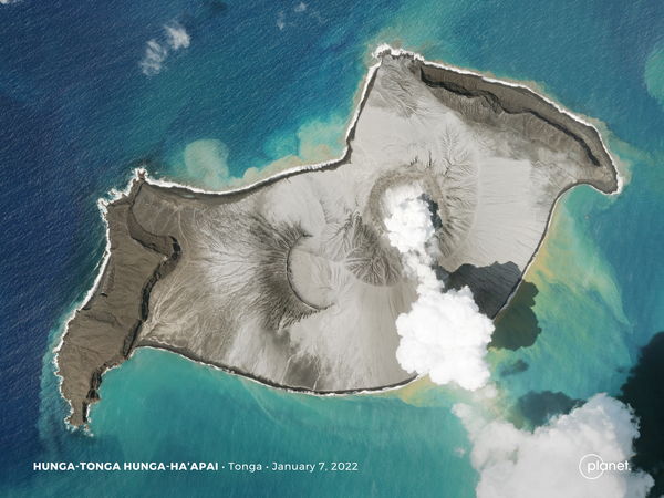 ▲▼東加火山島「洪加湯加－洪加哈派」（Hunga Tonga-Hunga Ha’apai）噴發前。（圖／路透）