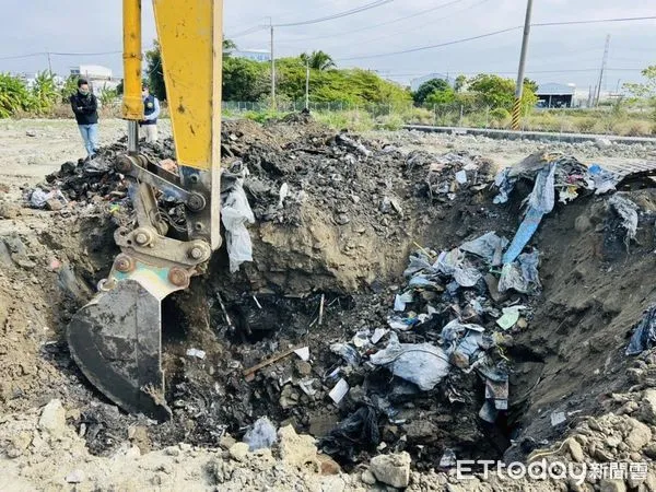 ▲▼不肖業者堆積、掩埋廢棄物遭聲押獲准。（圖／記者陳宏瑞翻攝）