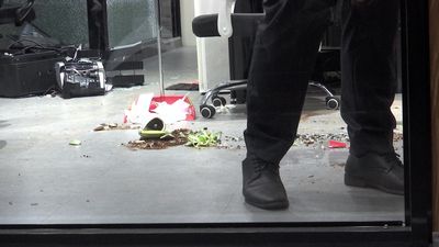 禮儀公司老闆「欠10多萬賭債」遭球棒隊砸店　辦公室半毀警方逮4人