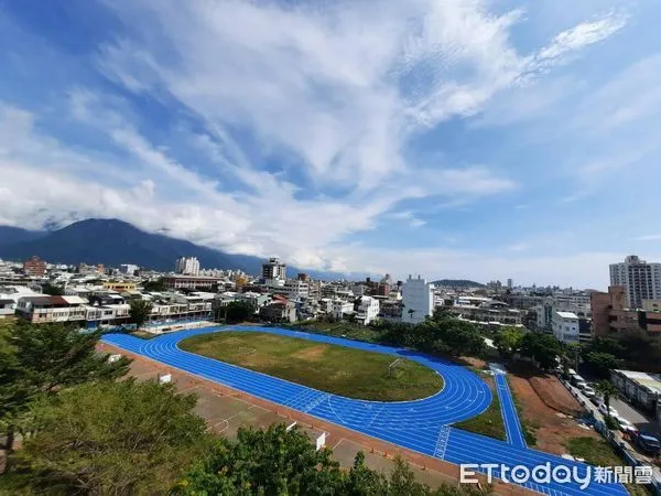 ▲花蓮爭取1億6千萬經費整修及新建校園操場PU跑道。（圖／花蓮縣政府提供）