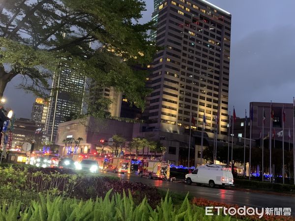 ▲君悅酒店稍早發生火警，現場出動八、九台消防車。（圖／記者李佳蓉攝）