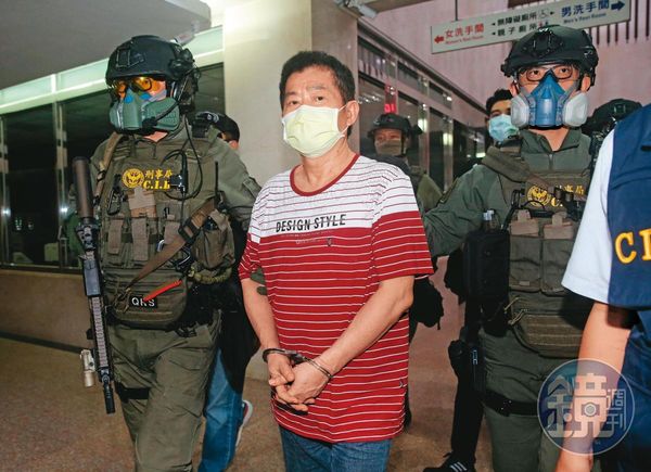 警方偵辦大寶命案，半年前逮捕天道盟美鷹會首腦王鑫（右），但王最後獲交保。