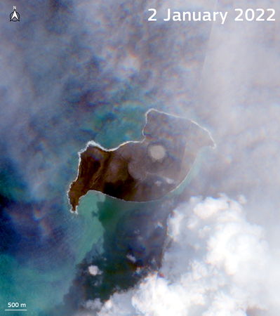 ▲▼東加海底火山「洪加湯加－洪加哈派」（Hunga Tonga-Hunga Ha`apai）噴發前1月2日衛星照。（圖／路透）