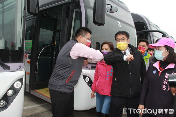 ▲在台南市長黃偉哲的主持下，市區公車5路電動公車正式啟航，共有15輛車將陸續上線營運。（圖／記者林悅翻攝，下同）