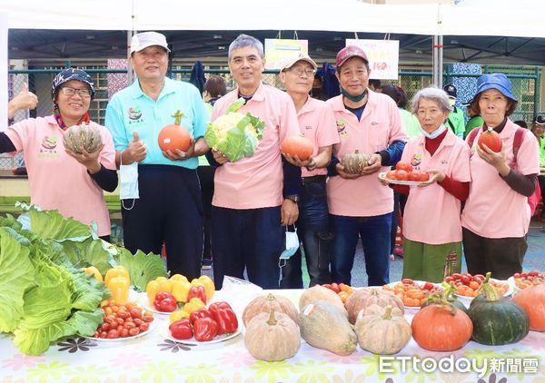 ▲▼高雄市第一社區大學「樂學農園社」推廣無農藥化肥種植，日前在河濱國小舉行成果展。（圖／記者吳世龍翻攝）