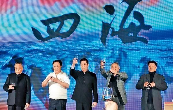 四海幫是台灣3大幫派之一，與部分政商界人士關係緊密。圖為四海幫晚會。（刑事局提供）