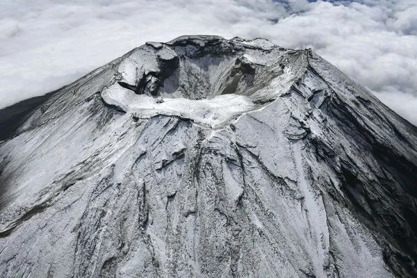 ▲▼日本富士山火山口。（圖／路透社）